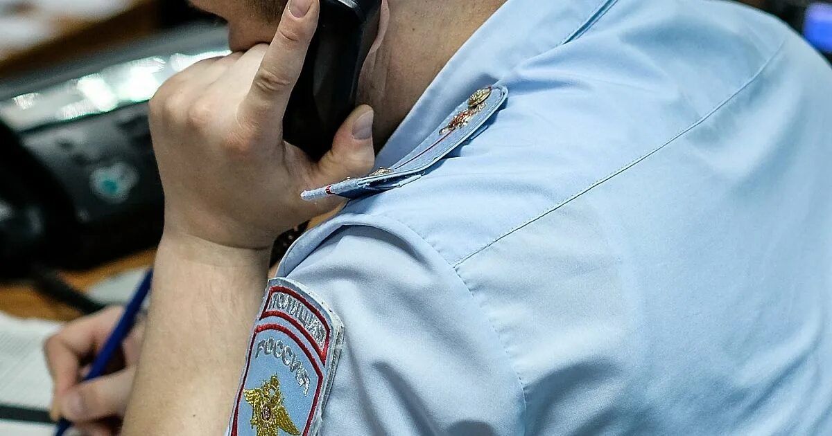 Нападение на сотрудника дпс. Подрался с полицией таучи краснодар вокзал. Подрался с полицией таучи краснодар вокзал. Напали на участников акции. В краснодаре напала на полицейского.