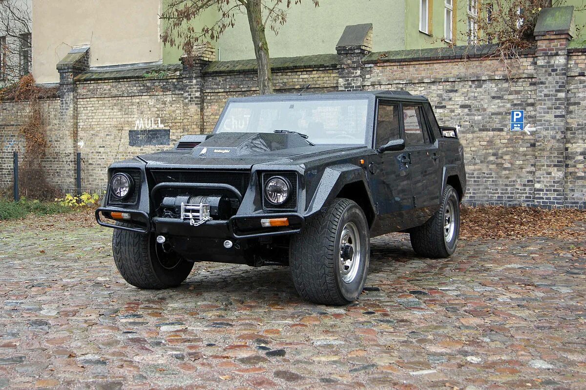 Lamborghini lm002. Джип Ламборгини лм 002. Lamborghini lm002 черный. Lamborghini lm002 6x6.