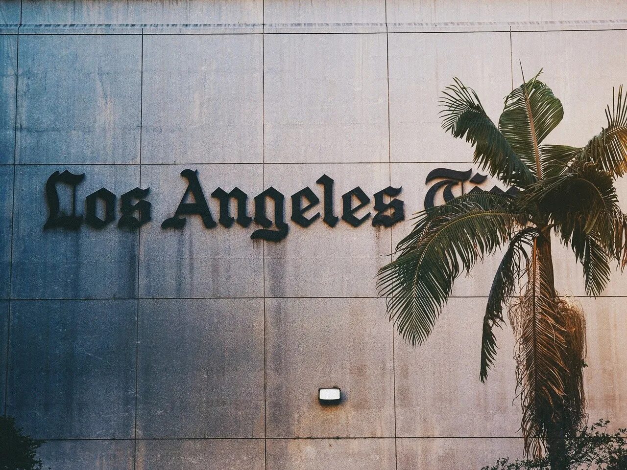 Включи лос анджелес френдли. Los Angeles надпись. La Лос Анджелес. Красивая надпись Лос Анджелес. Обои с надписью Лос Анджелес.