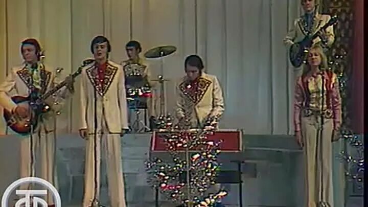 Виа самоцветы 1970. Там за горизонтом самоцветы. Клип стаса михайлова там за горизонтом. Виа самоцветы 1974. Кто снимался в клипе там за горизонтом стаса михайлова.