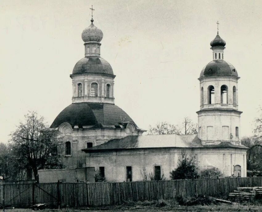Церковь в ясенево петра. Церковь в ясенево петра