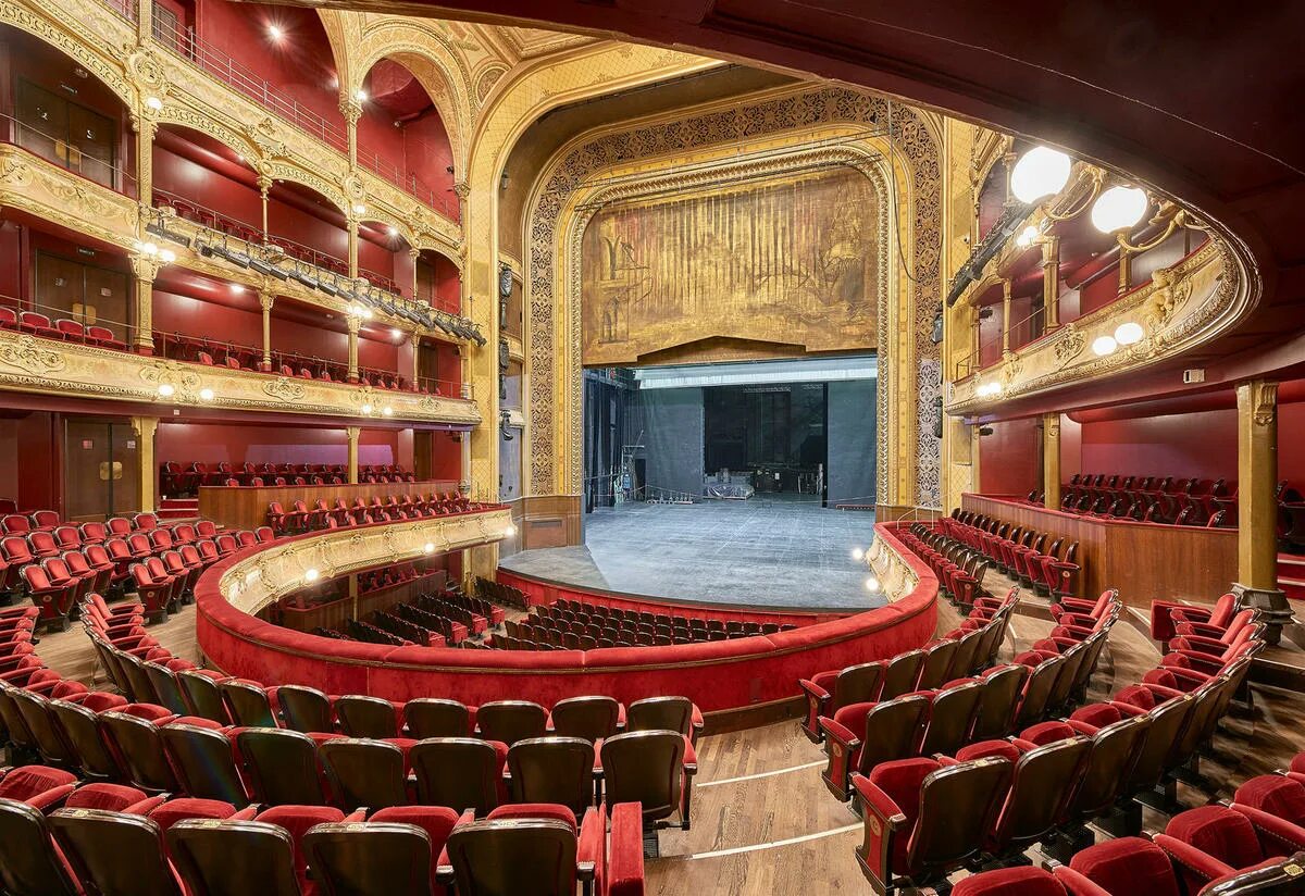 Театральный зал. Театр оперы москва зал. Зал большого театра историческая сцена партер. Московский театр оперетты сцена. Зрительный зал в театре.