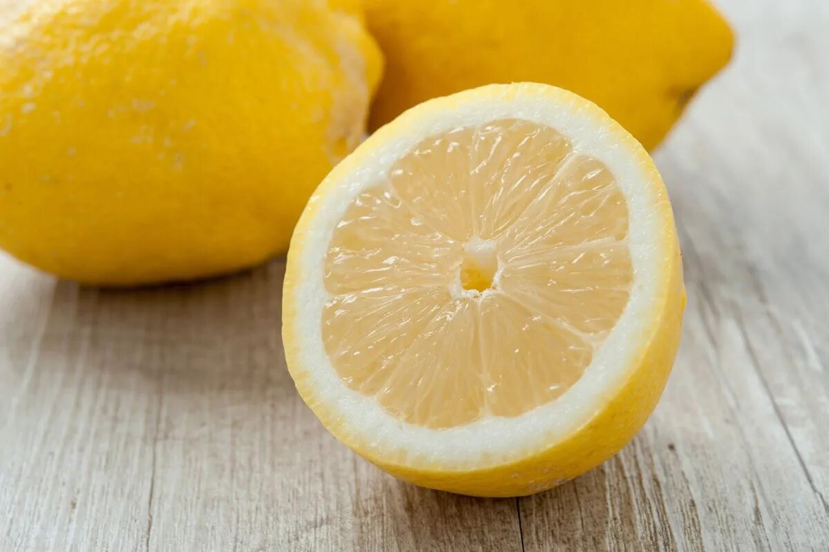 Лимон. Лимон фото. Лимон пополам. Полтора лимона.