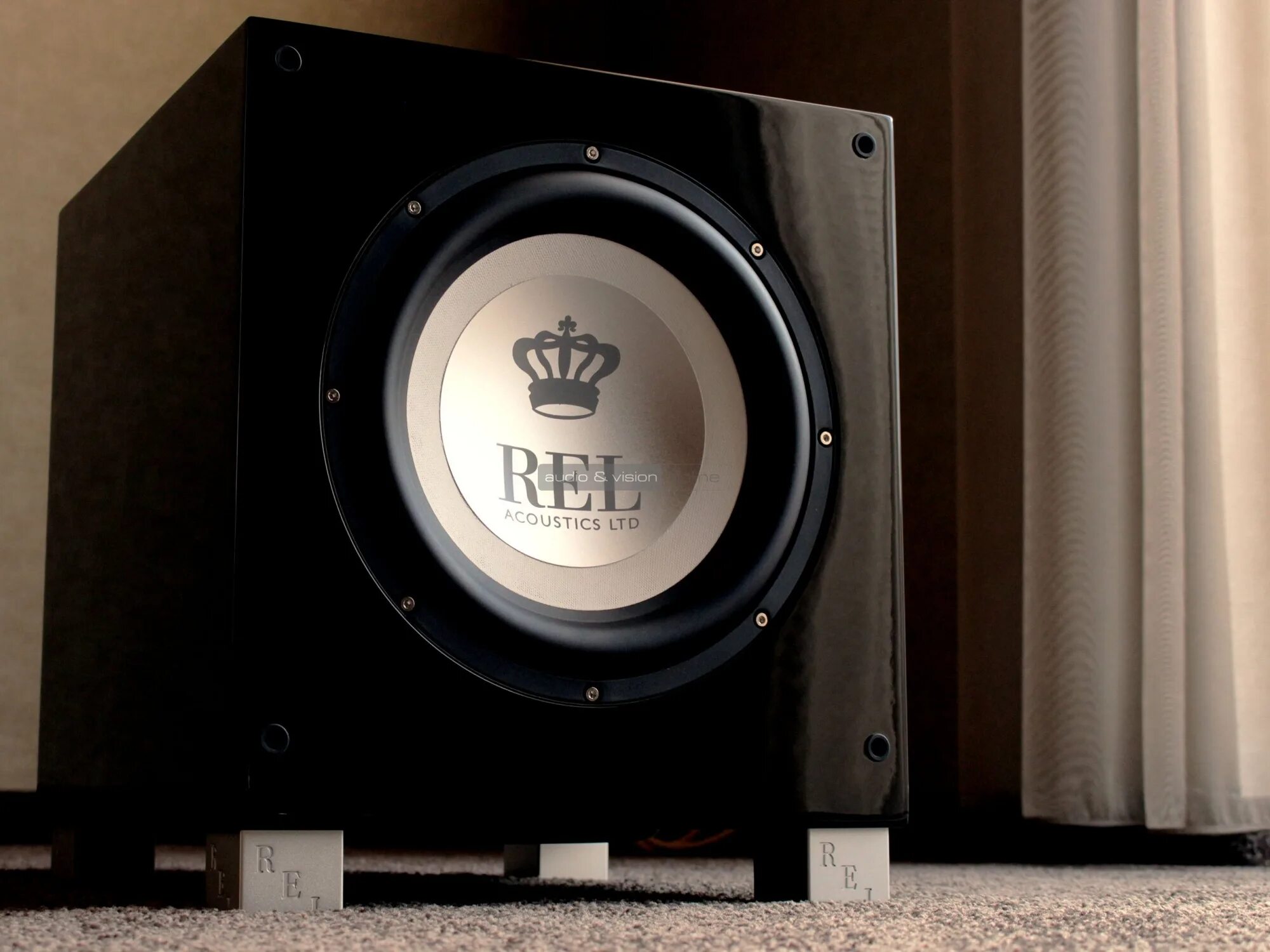 Rel image src. Сабвуфер rel t/9i. rel t9i inside.