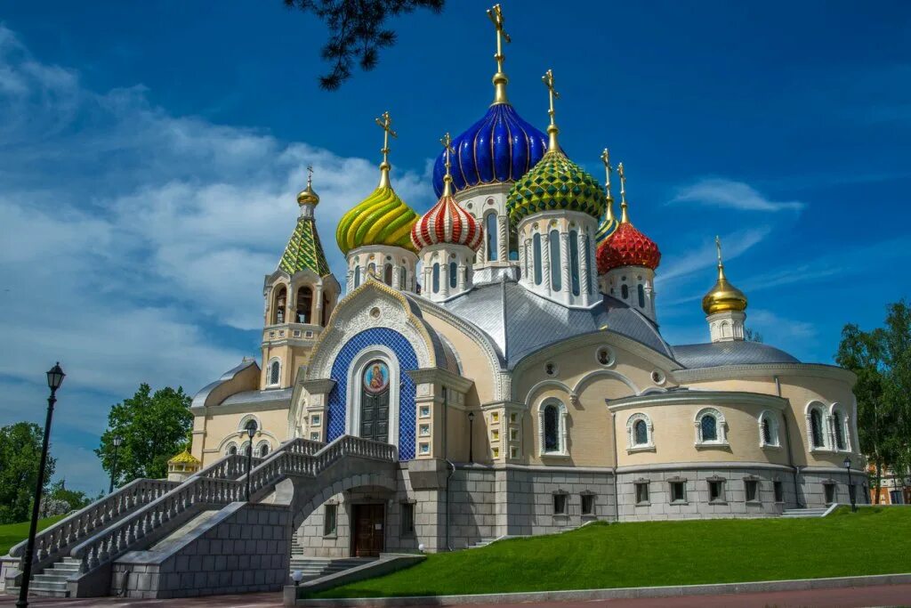 Храм преображения господня в переделкино. Храм святого благоверного князя игоря черниговского в переделкино. Церковь спаса преображения в переделкино. Серафимо дивеевское подворье в москве. Подворье дивеевского монастыря в москве.