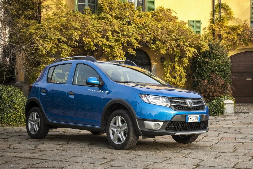 Sandero stepway 2012. Дача Сандеро степвей. Дача Сандеро степвей 2022. Дача Сандеро степвей 2021. Рено Сандеро степвей серый.