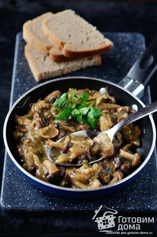 Постный салат с шампиньонами. Салат с шампиньонами. Постный рецепт с грибами. Постный рецепт с грибами. Шампиньоны можно приготовить с фасолью.