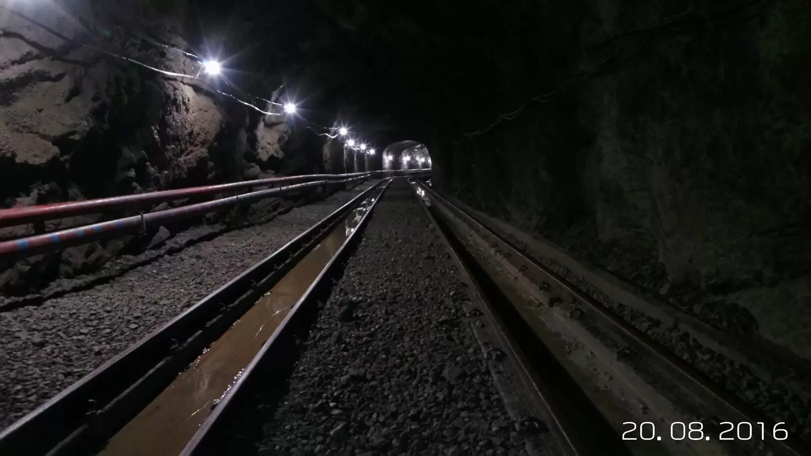 шахтный рельсовый. московский метрополитен шахты. шахты с вагонетками. рельсовые пути внутрицеховые. рельсовые пути в шахтах.