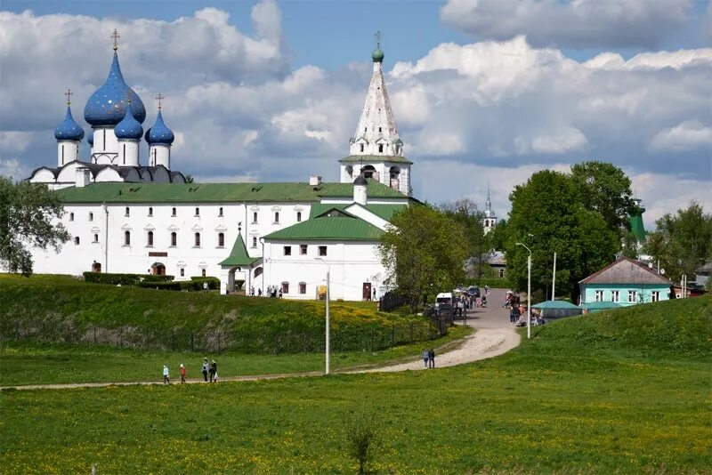 На территории суздальского. Суздальский кремль владимирская область. Суздальский кремль достопримечательности суздаля. Белокаменные памятники владимира и суздаля. Суздаль кремль.
