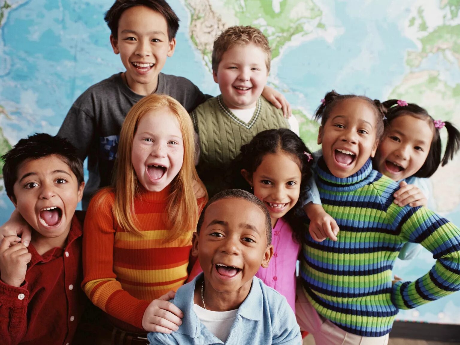 Different races. Разные дети. Дети разных национальностей. Счастливый ребенок. Разные дети вместе.