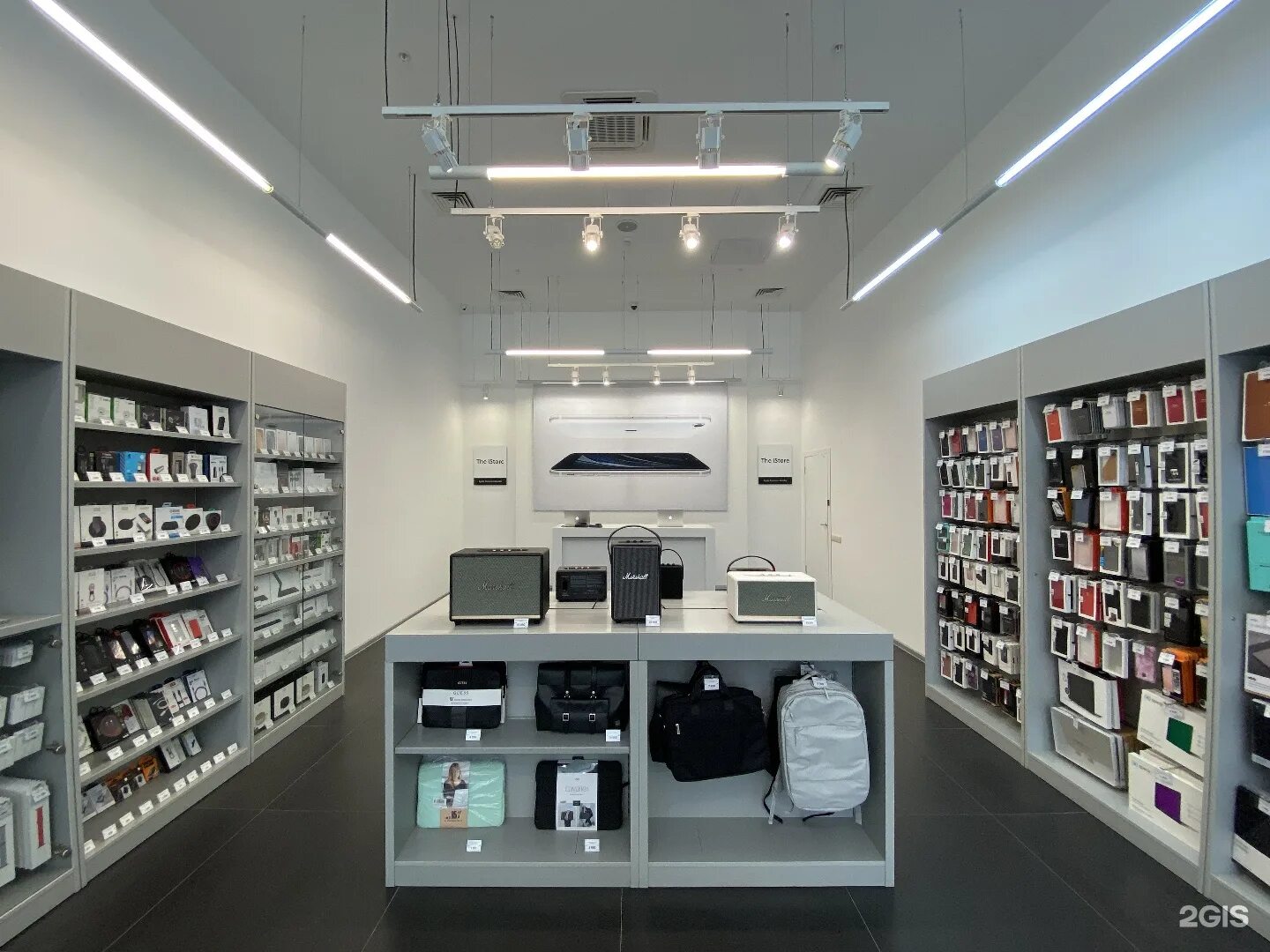 Магазин айфонов в казани. Магазин айфонов. Магазин рестор. Магазины по продаже айфонов в москве. Restore магазин.