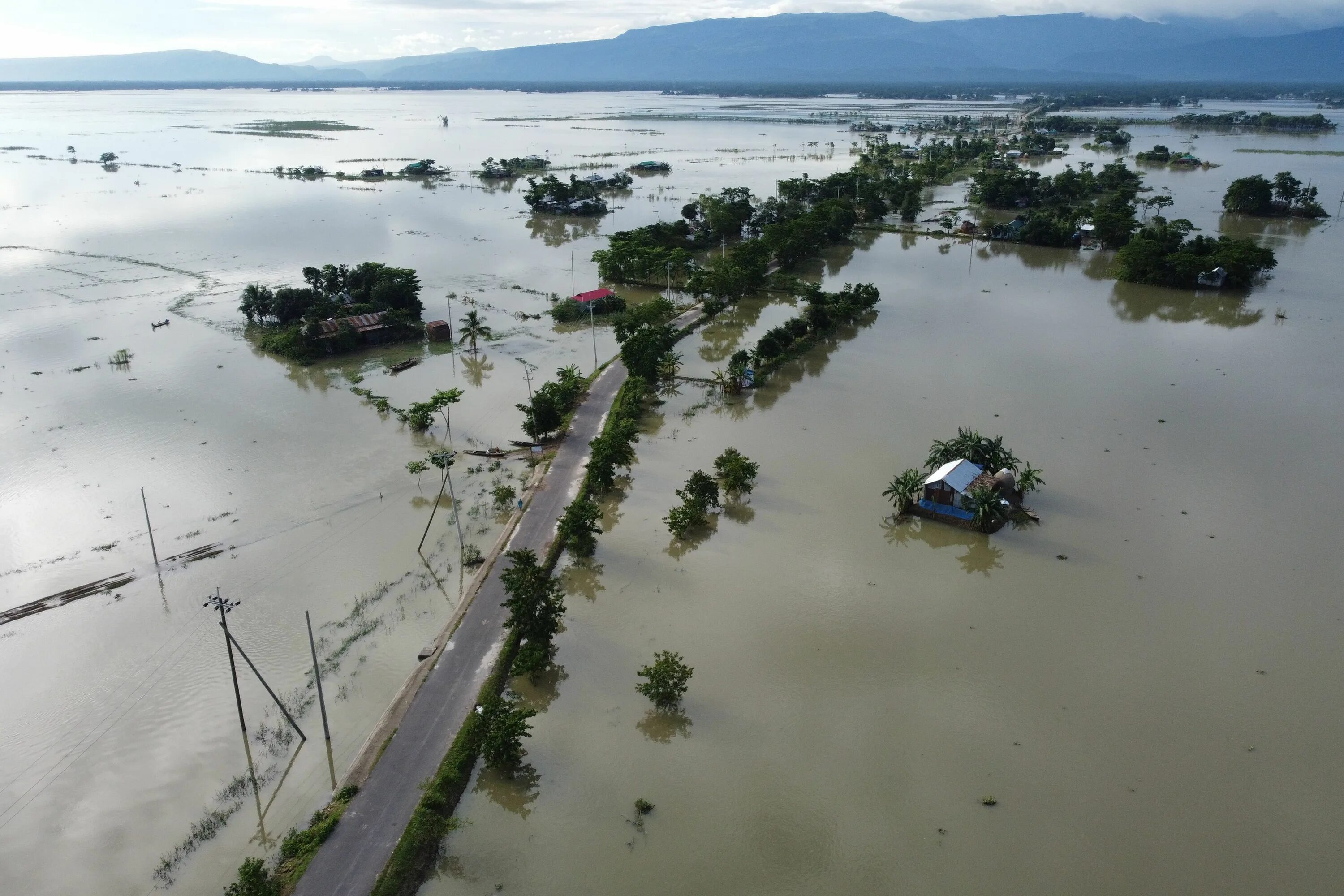 Flood natural disaster. Наводнение Миссисипи 2020. Бангладеш наводнение. Наводнение в Бангладеш 1970.