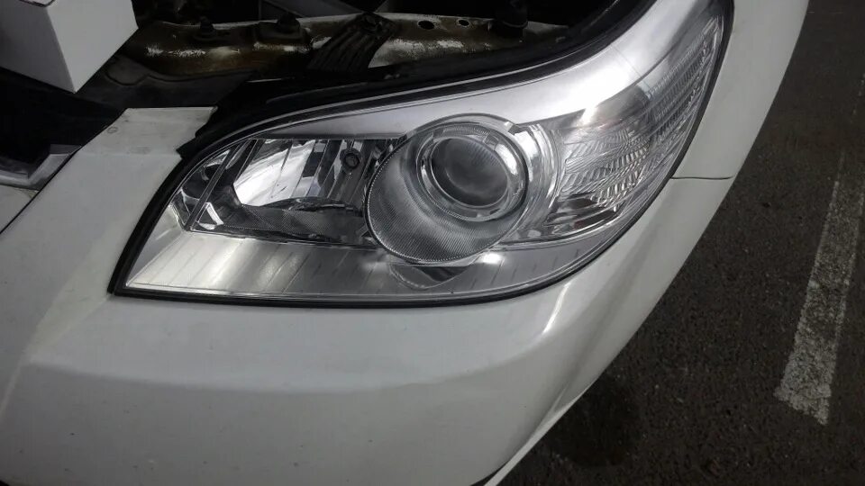 Замена лампы ближнего света - Chevrolet Epica, 2 л, 2011 года своими руками DRIV