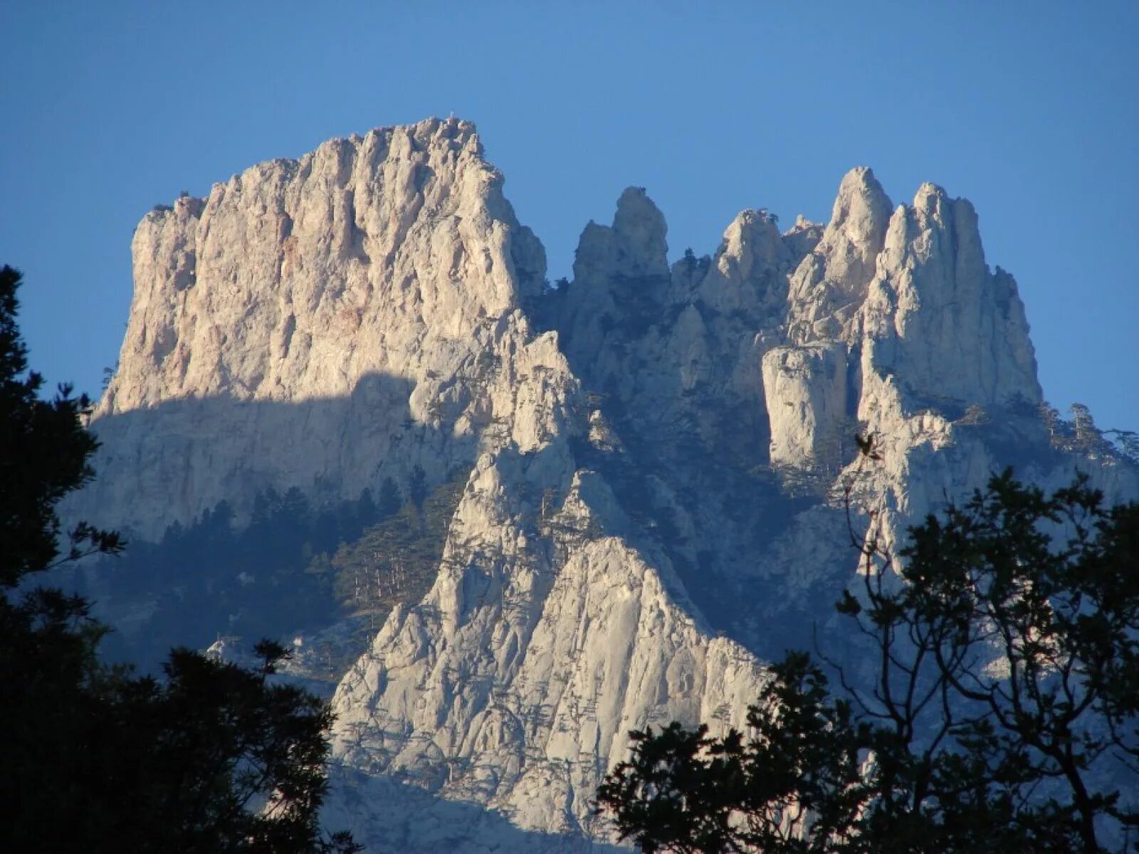 Картинки ай. Гора ай-Петри в Крыму. Крымские горы ай Петри. 2. Гора ай-Петри. Гора ай-Петри в Крыму фото.