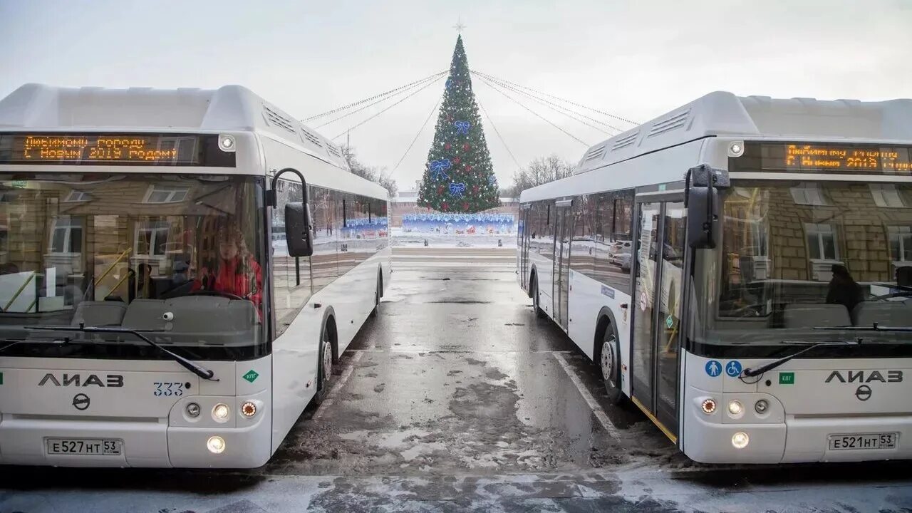 ЛИАЗ 5292 Великий Новгород. Автобусный парк Великий Новгород. Автобус ЛИАЗ Великий Новгороде. ЛИАЗ Великий Новгород.