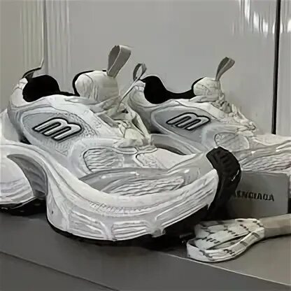 Balenciaga 10xl на человеке. Balenciaga 5xl. Balenciaga 3xl sneaker worn-out - grey. 10xl balenciaga показ. Кроссовки balenciaga 10xl sneaker.