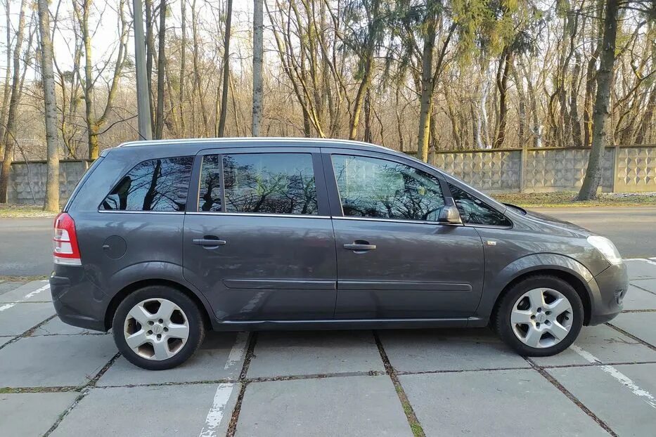 Опель зафира б годы выпуска. Opel Zafira 2009. Опель Зафира 2009 года. Опель Зафира 2010 года. Опель Зафира б 2009 год серая.