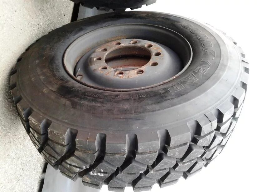 Колесо 385/65/22. Шины 385/65 r22.5. 385/65 R22.5 вездеходная. Goodyear 375/90 r22.5. Купить резину на ведущую ось