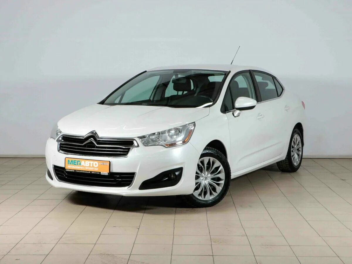 Ситроен хэтчбек ds4. Белый citroen. Белый citroen. Ситроен пикассо белый. Белый citroen.