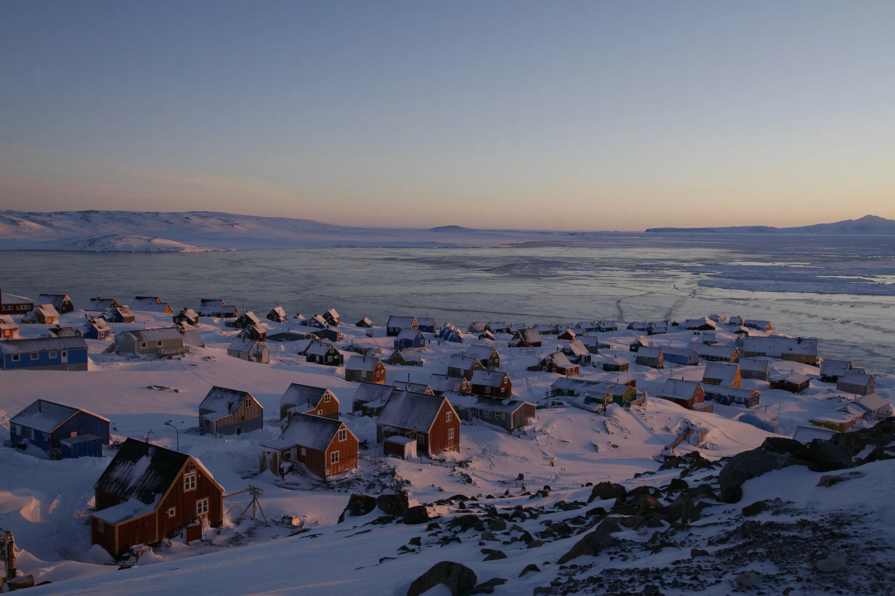 Исерток, Гренландия. Поселение Нуук Гренландия. Гренландия столица Нуук. Нуук Гренландия зимой.