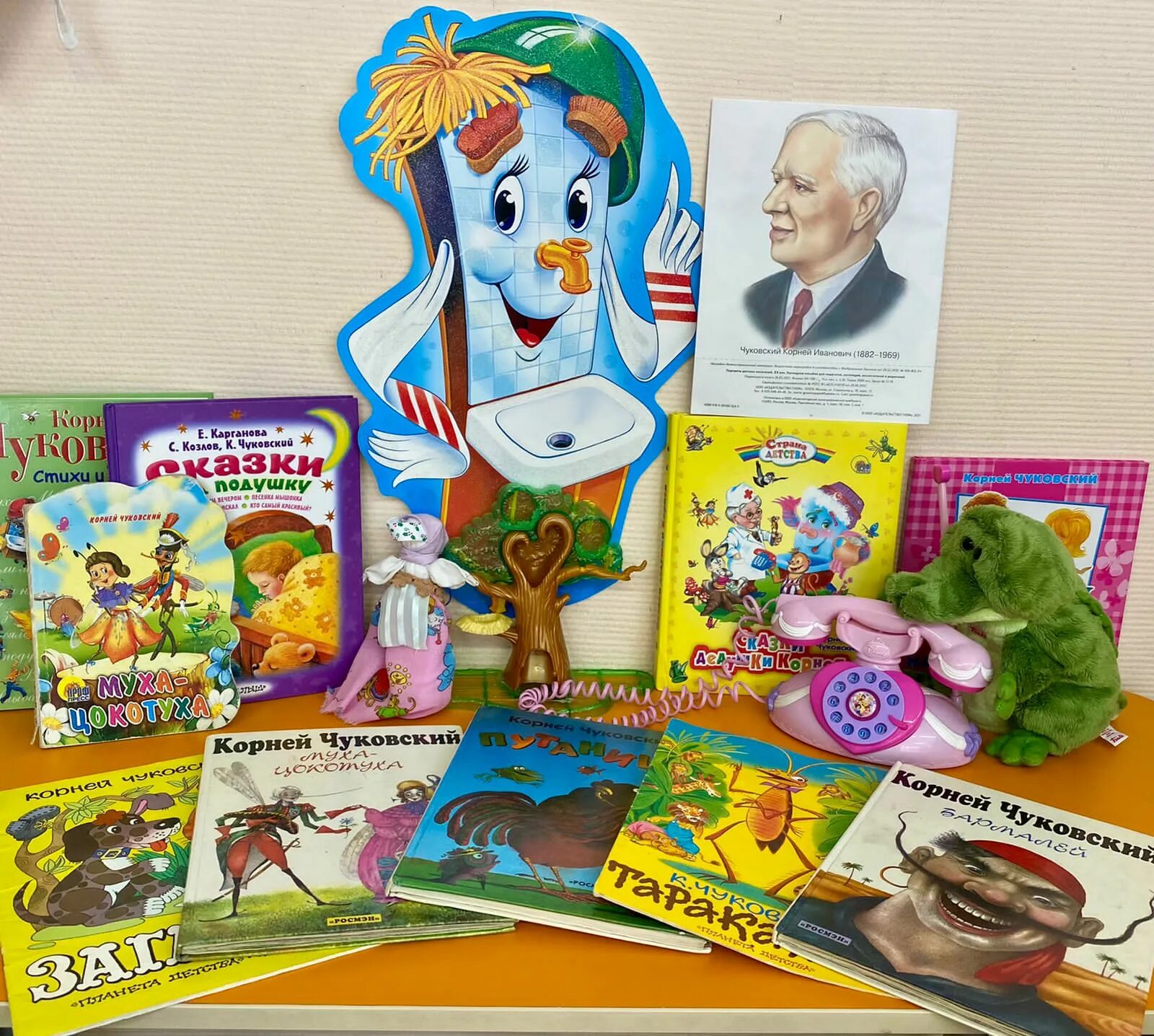 К 140 летию чуковского. Выставка книг корнея чуковского. Сказочный мир корнея ивановича чуковского. Стихи пермских писателей для детей дошкольного возраста. День рождения чуковского в детском саду.