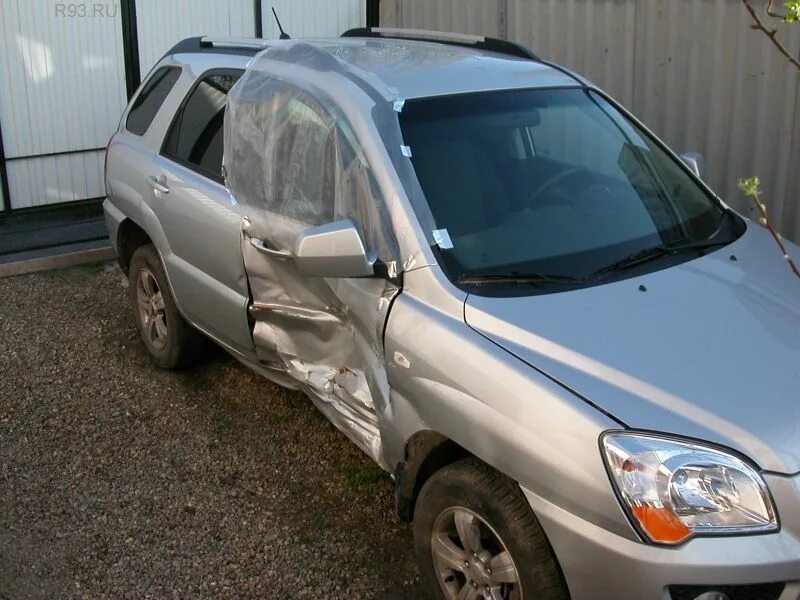 битый шевроле тахо.