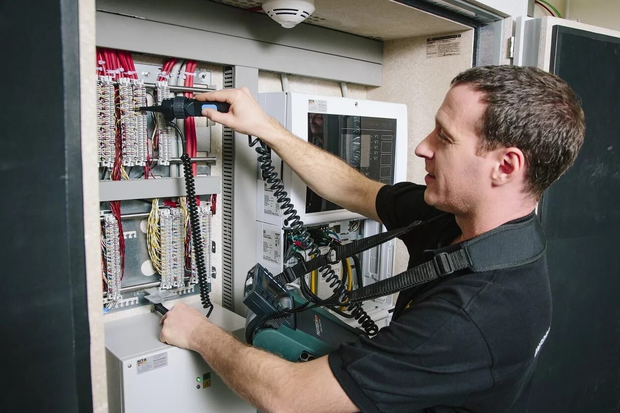 Техник электрик. Служба электроснабжения. Свежие вакансии электромонтажников на авито. Электрика в германии. Электромонтажник электрических сетей и электрооборудования.