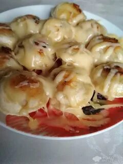 Пельмени со сметаной и сыром