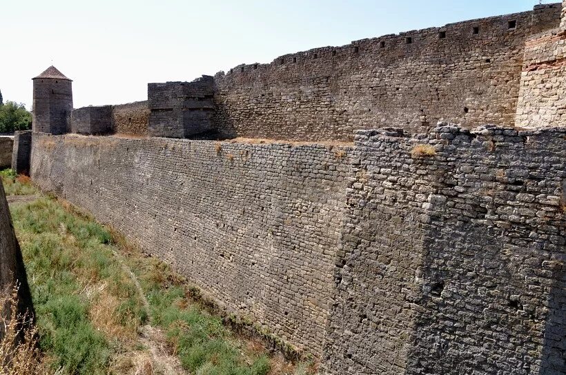 Батуринская крепость. Водопропускная труба железной дороги. Овражная эрозия. Руинный остров в петергофе. Чертов ров смоленск.