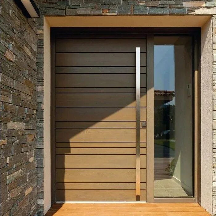 Металлическая дверь с окном. Отделка металлической двери деревом. Как обшить наружную дверь. Сайдинг дом входная дверь. Отделка входной двери изнутри.