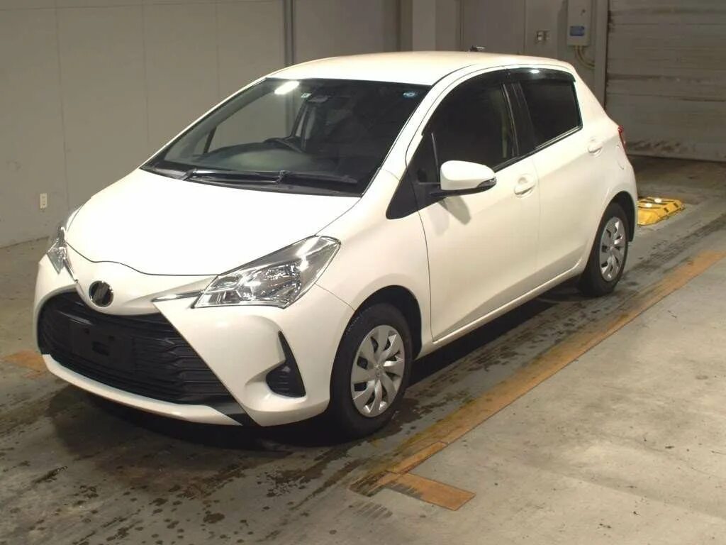 Toyota vitz 2018. Тойота Витц 2018. Тойота Аква 2021. Тойота Vitz 2018. Toyota Aqua 1.5 CVT.