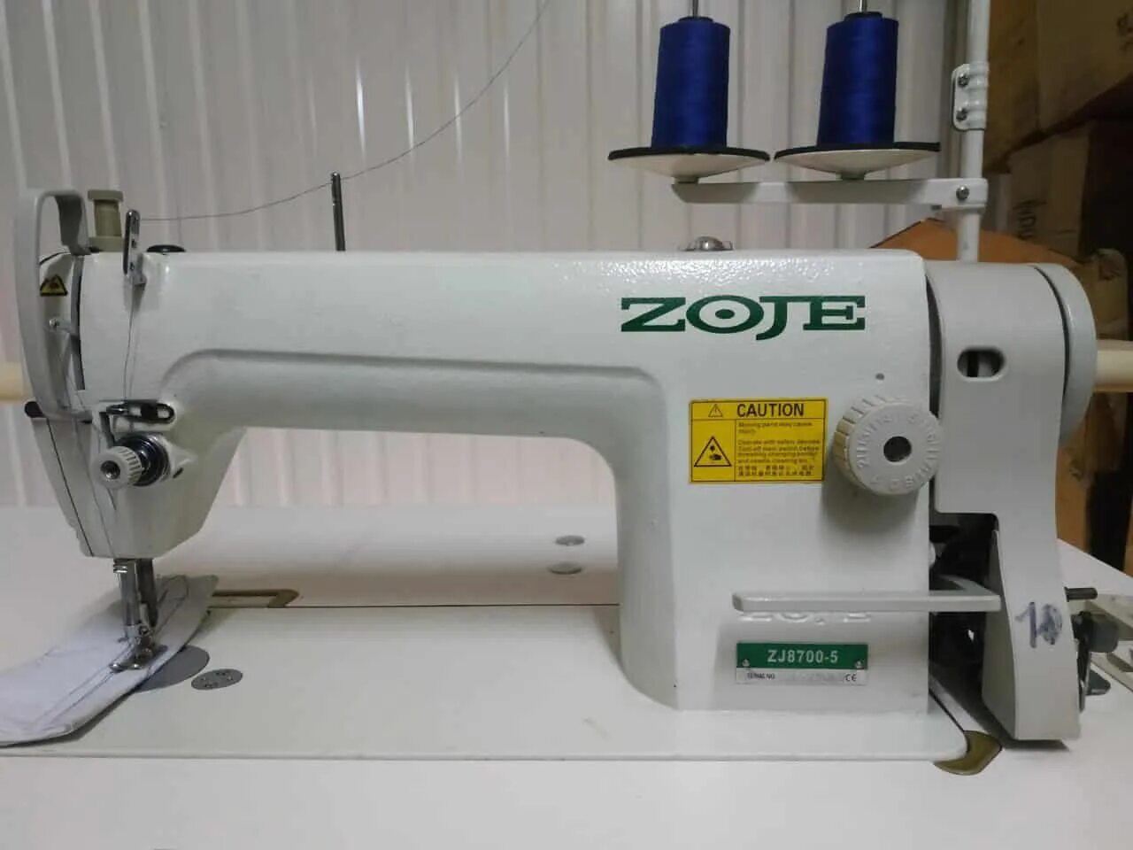 Швейная машинка zoje. Швейная машина Zoje ZJ-8700. Прямострочка Zoje zj8700. ZJ 8700 швейная машина. Zoje швейная машина Промышленная.