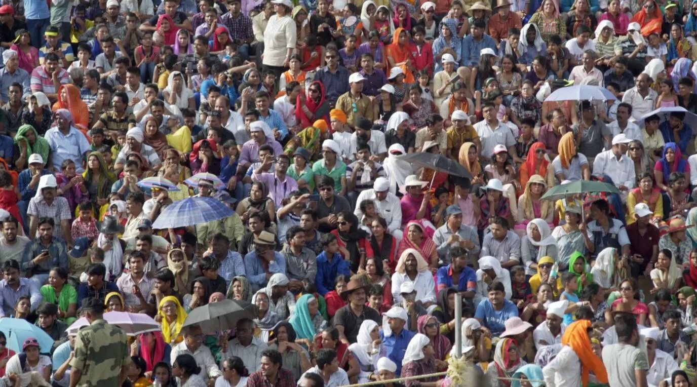 People in the village had been. Население Индии. Индия толпа. Площадь и население Индии. Индия самое большое население.