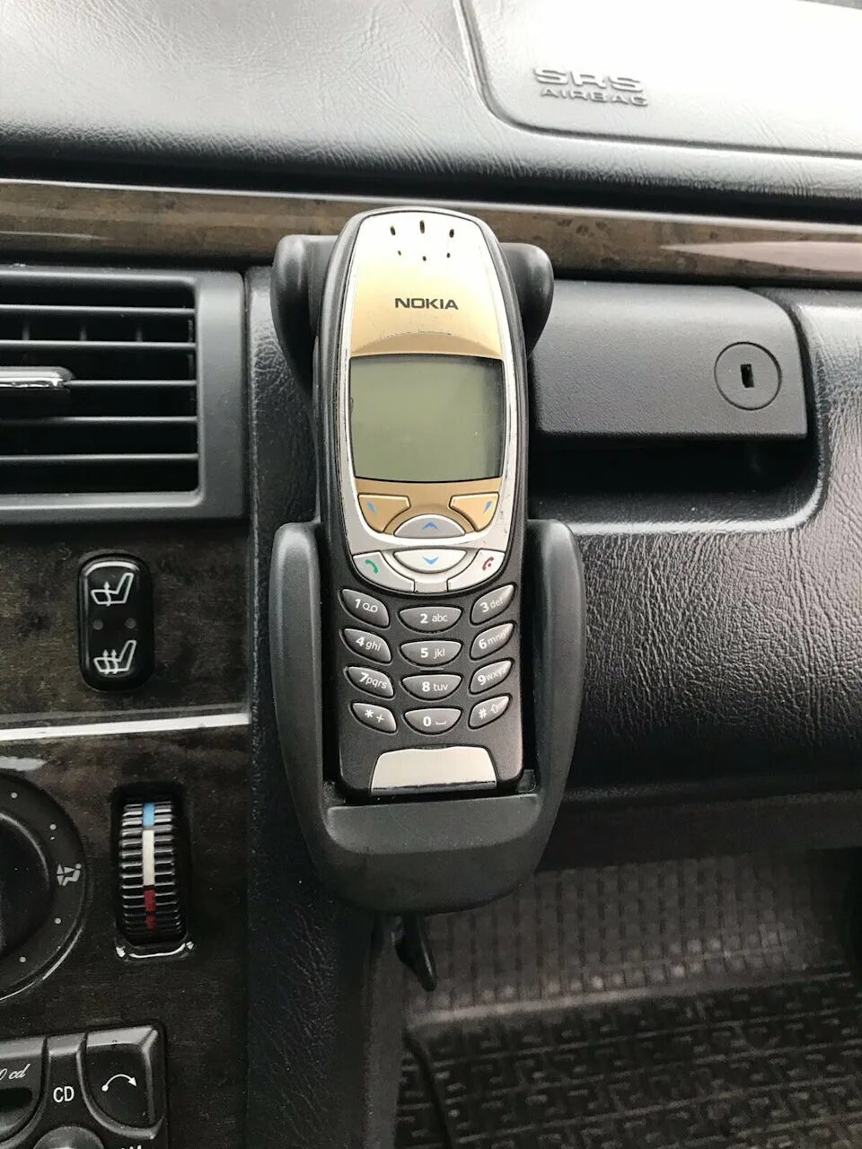 Телефон для автомобиля. Нокиа мерс 210. 6310 Мерседес 210 нокиа. Nokia for Mercedes e210. Мерседес 6110.