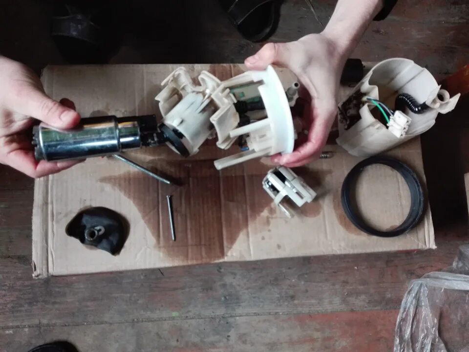 Рено меган бензонасос в разборе. 3. Топливный насос разбор по запчастям. Шевроле ланос разборка бензонасоса. Разбор бензонасоса ncp31.