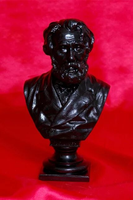 Чугунный бюст. Бюст тургенев касли. тургенев антокольский бюст. бюст тургенева силумин. бюст сталина каслинское литье.