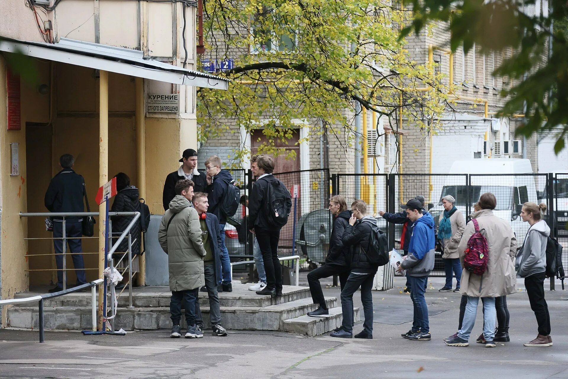 Объединенный военный комиссариат москвы яблочкова. Очереди в российских военкоматах. Очередь в военкомат. Очереди в военкоматы в России. Военкомат Бутырского района.