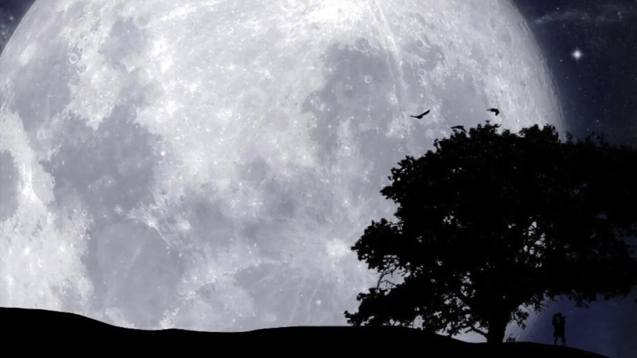 Луна новое видео. Две Луны на небе. Луна 2д. Я Планета Луна люблю.