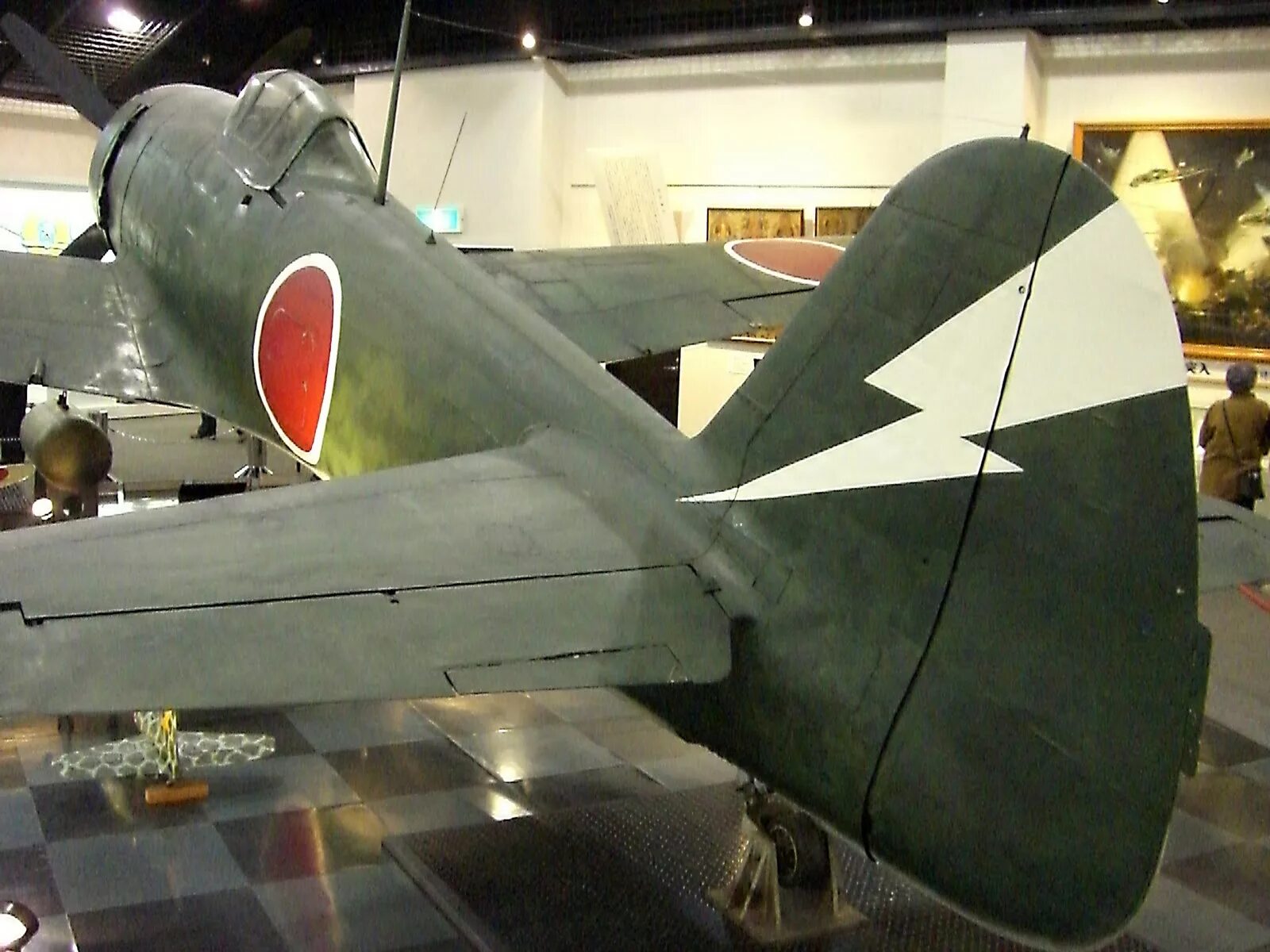 старый опытный камикадзе. хаяте 84 японский истребитель. Ki-84 1/32 hasegawa. йокосука mxy7 ока. музей посвященный камикадзе.