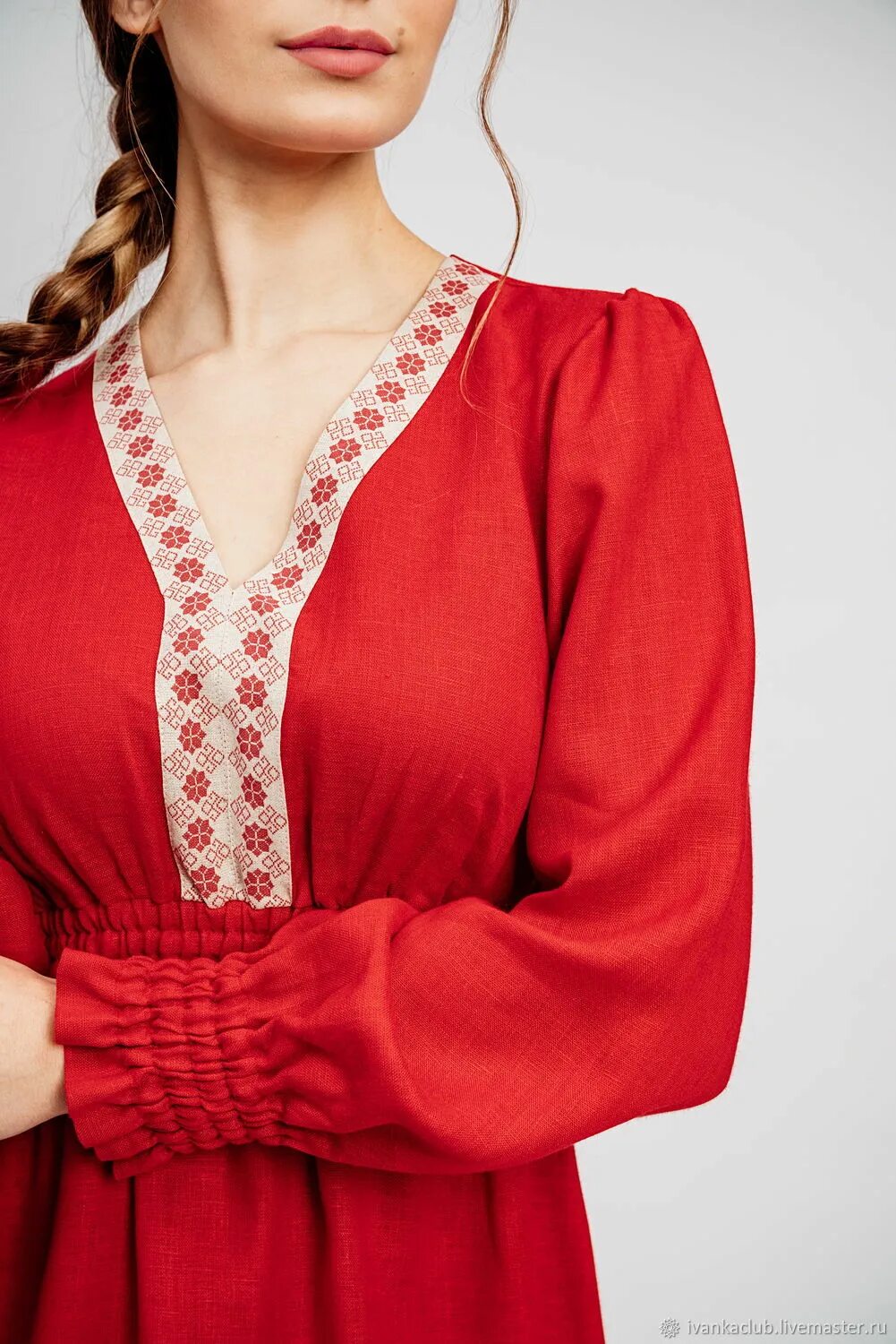 Льняное платье в русском стиле. Красное платье в русском стиле. Красное льняное платье.