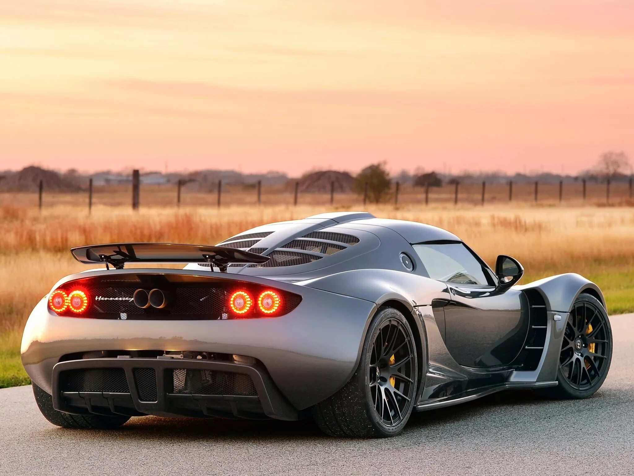 Машина hennessey venom gt. Лотус хеннесси веном. Lotus hennessey venom gt. Машина хеннесси веном. Хеннесси машина.