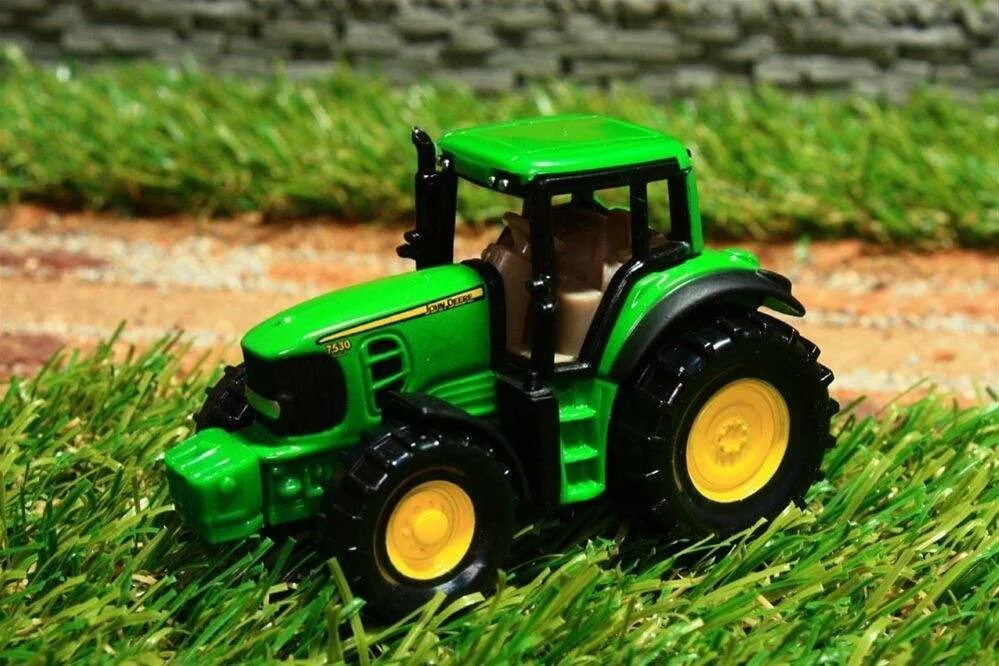 Трактор John Deere 7530. Siku трактор John Deere 7530 1009. Трактор Джон Дир игрушка. Модель трактора Джон Дир игрушка. Маленькие дети трактор