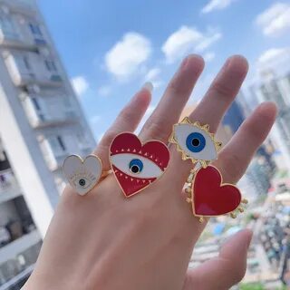 А в глазах сердечки косички колечки