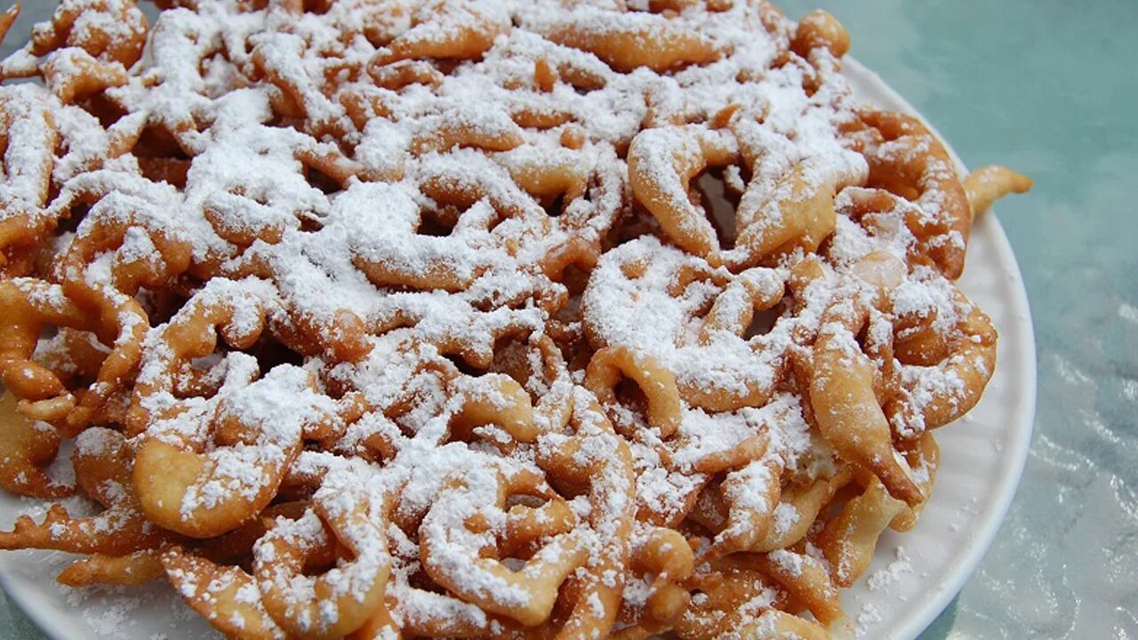 Выпечка в кипящем масле. Сладости на масле кипящем. Funnel Cake. Как называется выпечка окунаемая в кипящее масло.