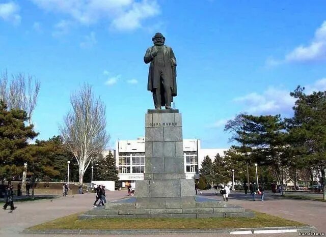 Площадь маркса ростов на дону. Площадь карла маркса ростов на дону. памятник карла маркса ростов на дону. ростов памятник на площади карла маркса. памятник карлу марксу ростов-на-дону.