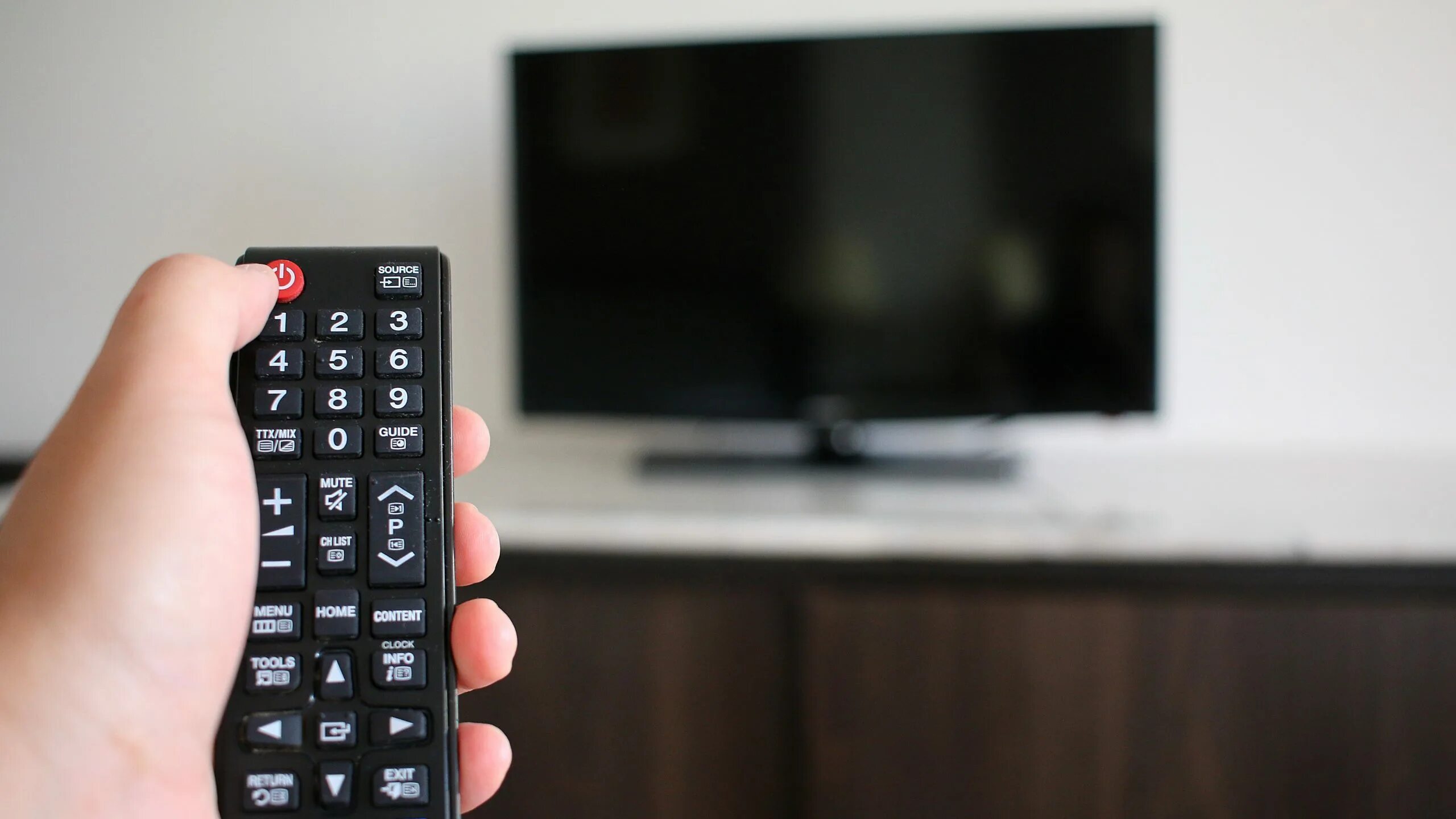 Lg 23 system пульт. Пульт для выключения солнца. Turn off tv. Erisson 22ls01 пульт. Убрать пульт с экрана.