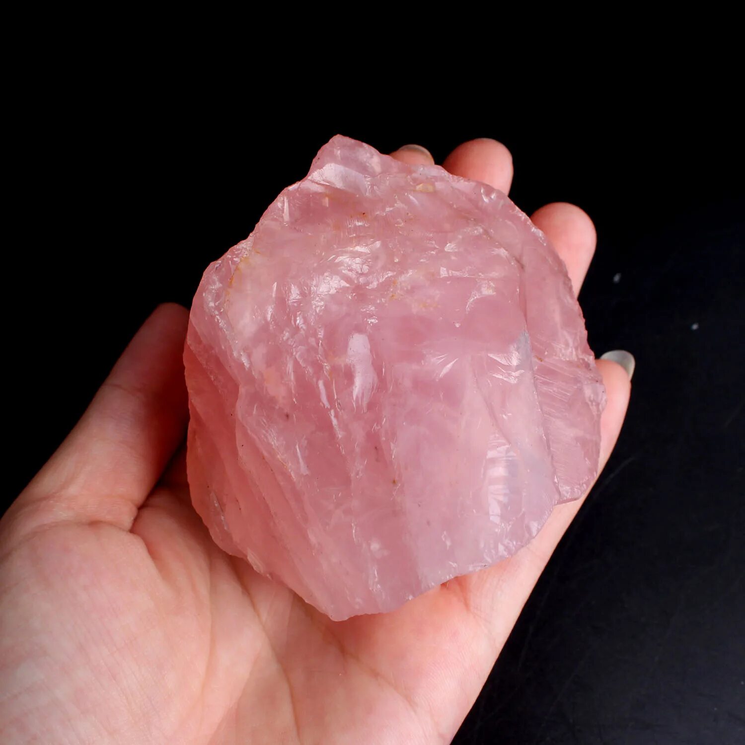 Розовый кварц для весов. Камень любви розовый кварц. Мадагаскарский розовый кварц. Мадагаскарский кварц. Розовый кварц обелиск.