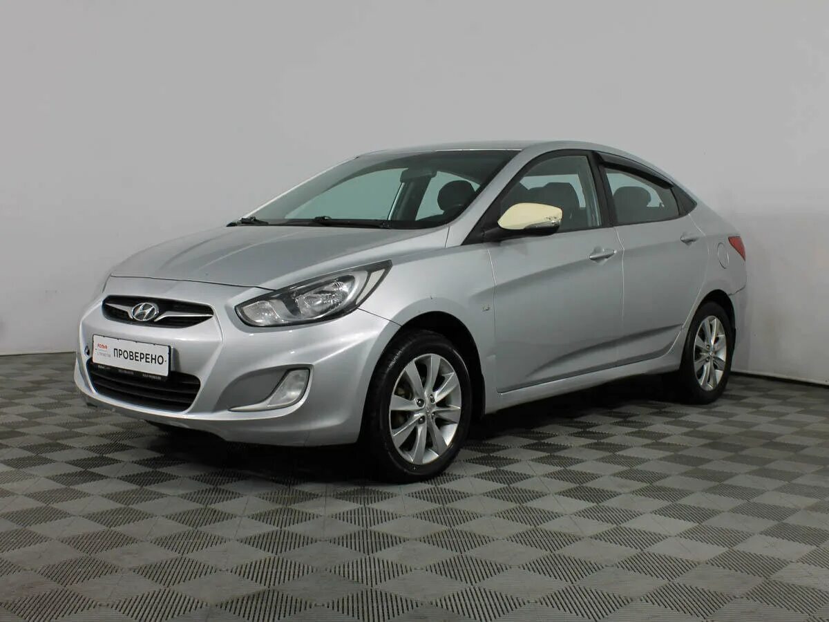 Седанов solaris hs. Hyundai Solaris 2012 седан. Хендай Солярис 2012 серебристый. Хендай Солярис 2012 седан серебристый. Hyundai Solaris серебристый.