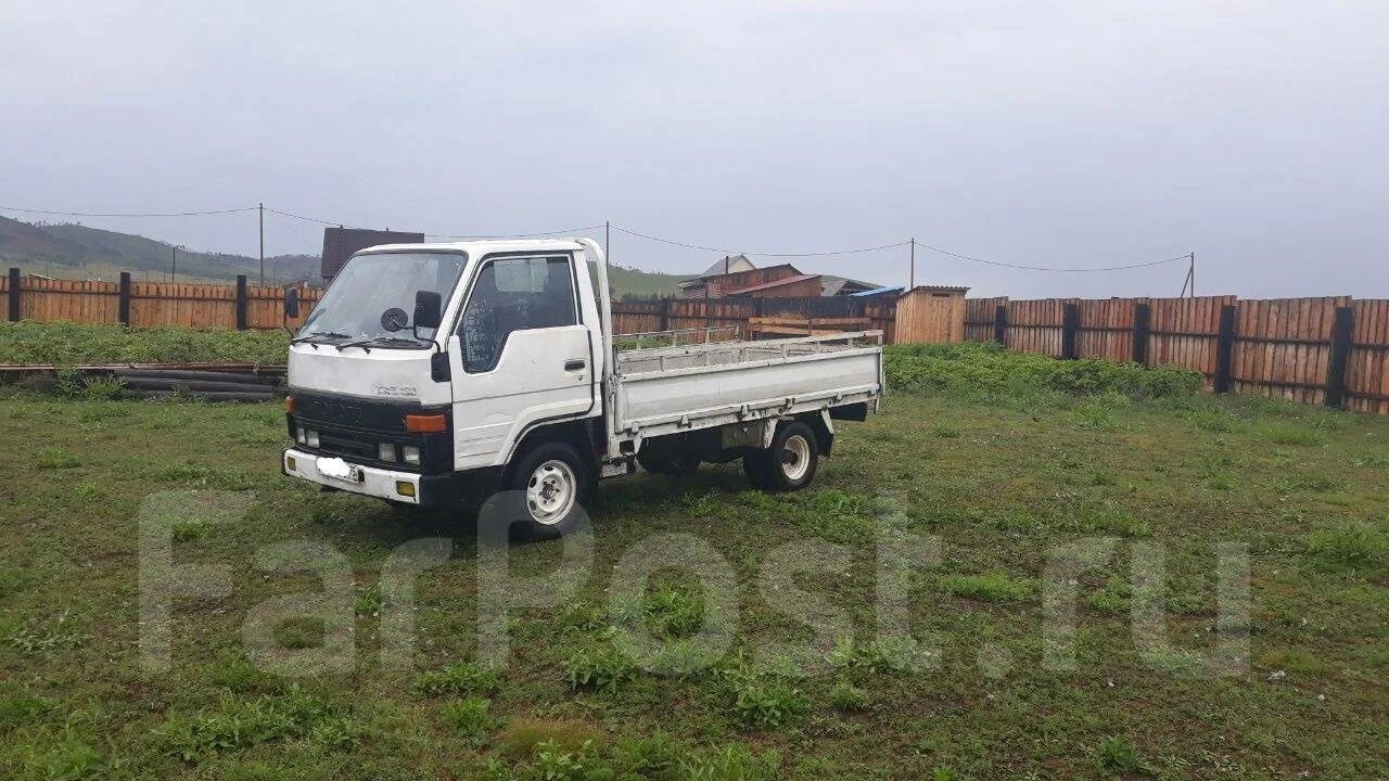 Дром чита грузовики край. Toyota TOYOACE 1991. Грузовичок 2т Забайкальский край. Дром Чита Грузовики. Фургон в Чите.