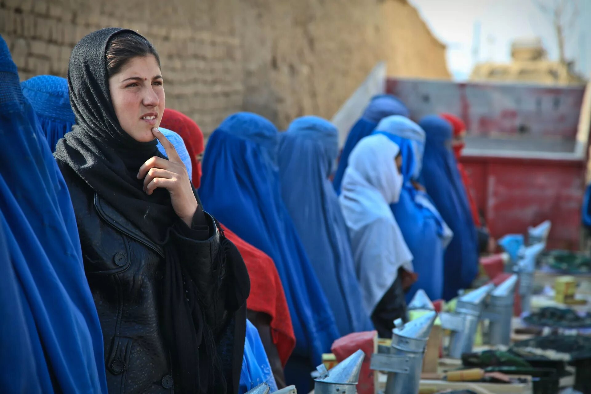 Афганистан Кабул женщины. Талибан женщина в Афганистане. Кабул Афганистан женщины одежда. Паранджа Афганистан.